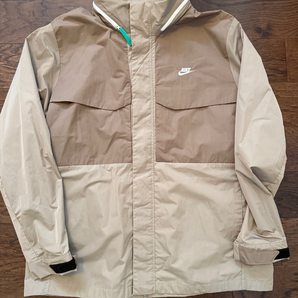 Nike Men's Beige and Cream Windbreaker